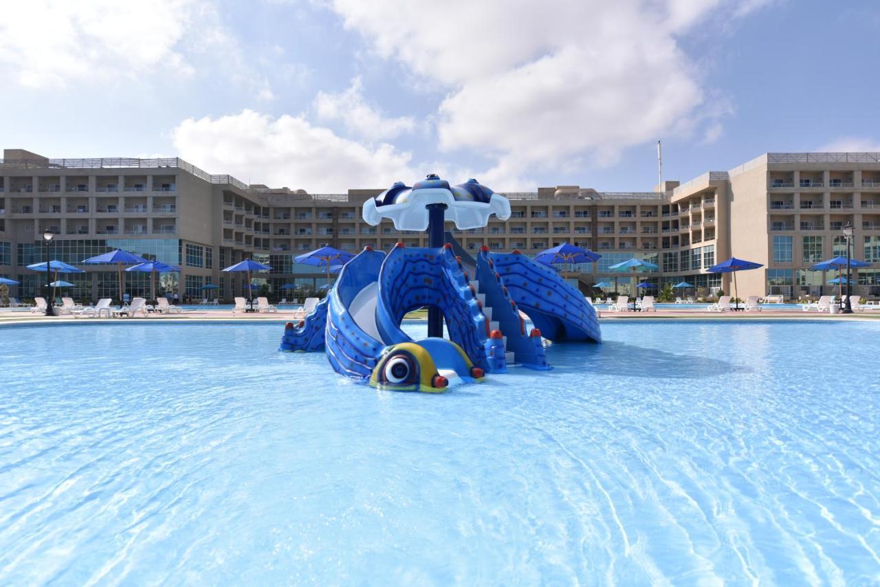 Tolip North Coast Hotel العلمين المظهر الخارجي الصورة The water park at the hotel