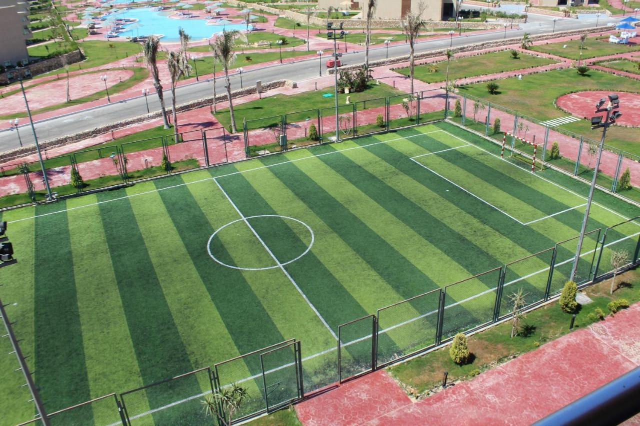 Tolip North Coast Hotel العلمين المظهر الخارجي الصورة The football field
